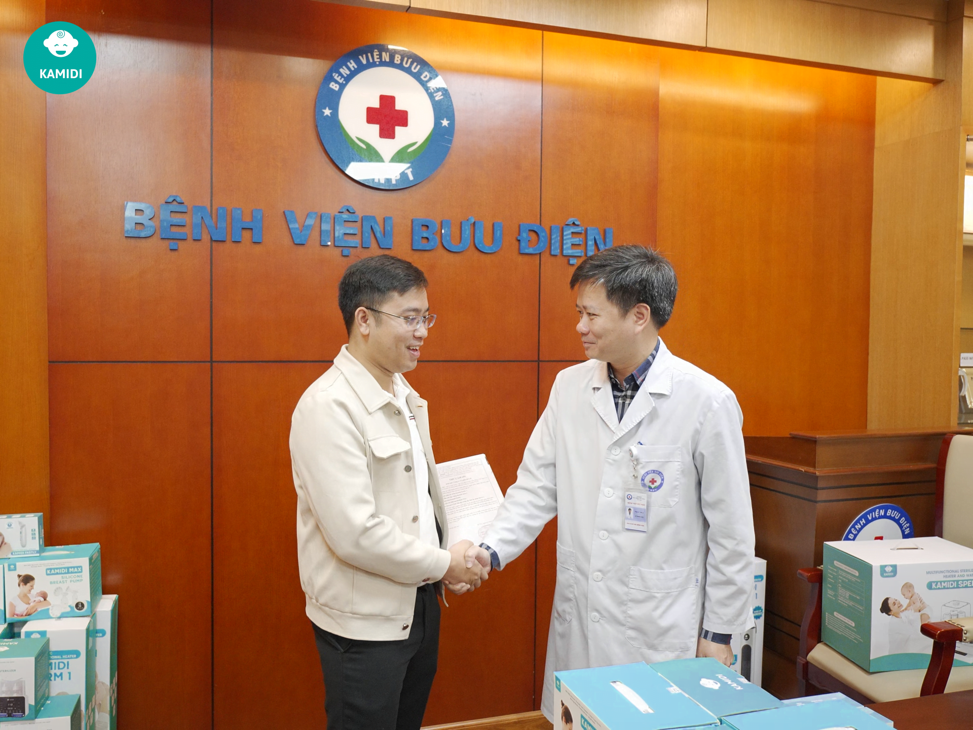 C7283.00 00 10 28.Still002