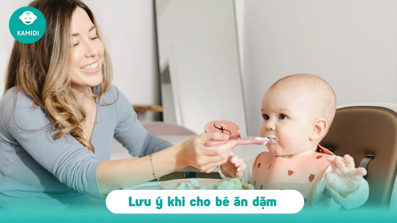 Trẻ sơ sinh mấy tháng ăn dặm? Thời điểm vàng ba mẹ nên chọn 4 tre-so-sinh-may-thang-an-dam-3