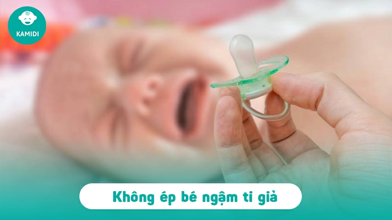10 lưu ý khi cho em bé ngậm ti giả để an toàn tuyệt đối 3 em-be-ngam-ti-gia-2