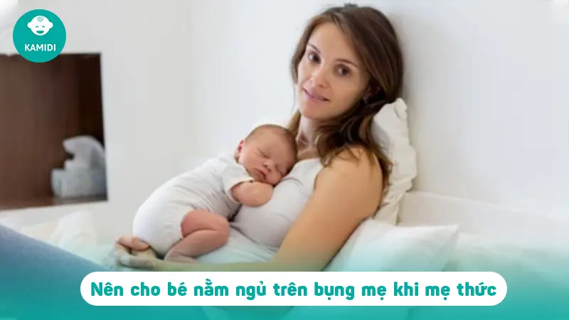 cho-be-ngu-nam-sap-tren-bung-me-2
