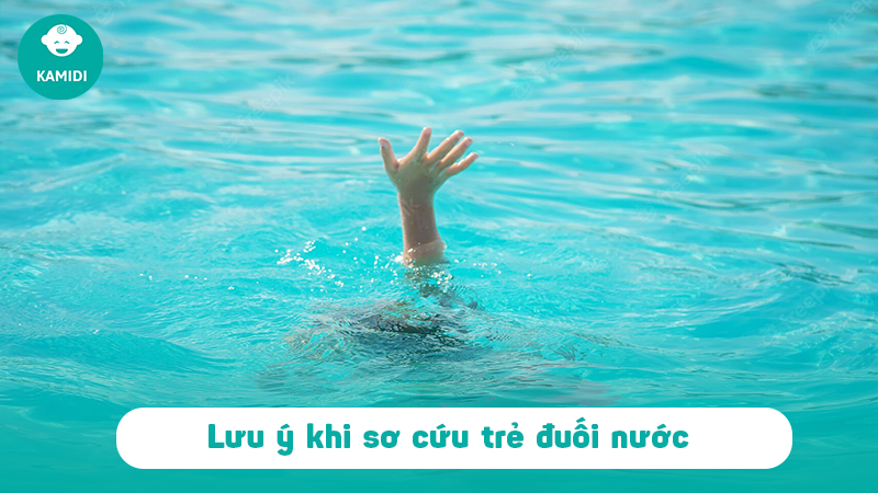 Trẻ bị đuối nước nguyên nhân do đâu và cách xử lý kịp thời 4 tre-bi-duoi-nuoc-3