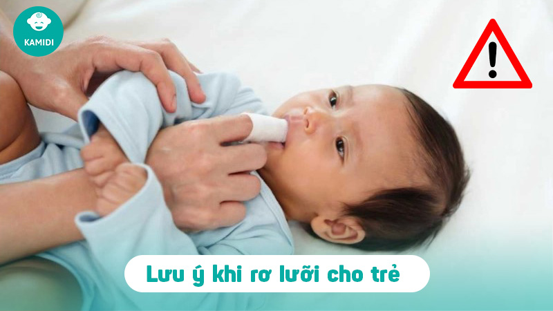 Hướng dẫn cách làm sạch lưỡi bị trắng ở trẻ sơ sinh 5 cach-lam-sach-luoi-bi-trang-o-tre-so-sinh-4