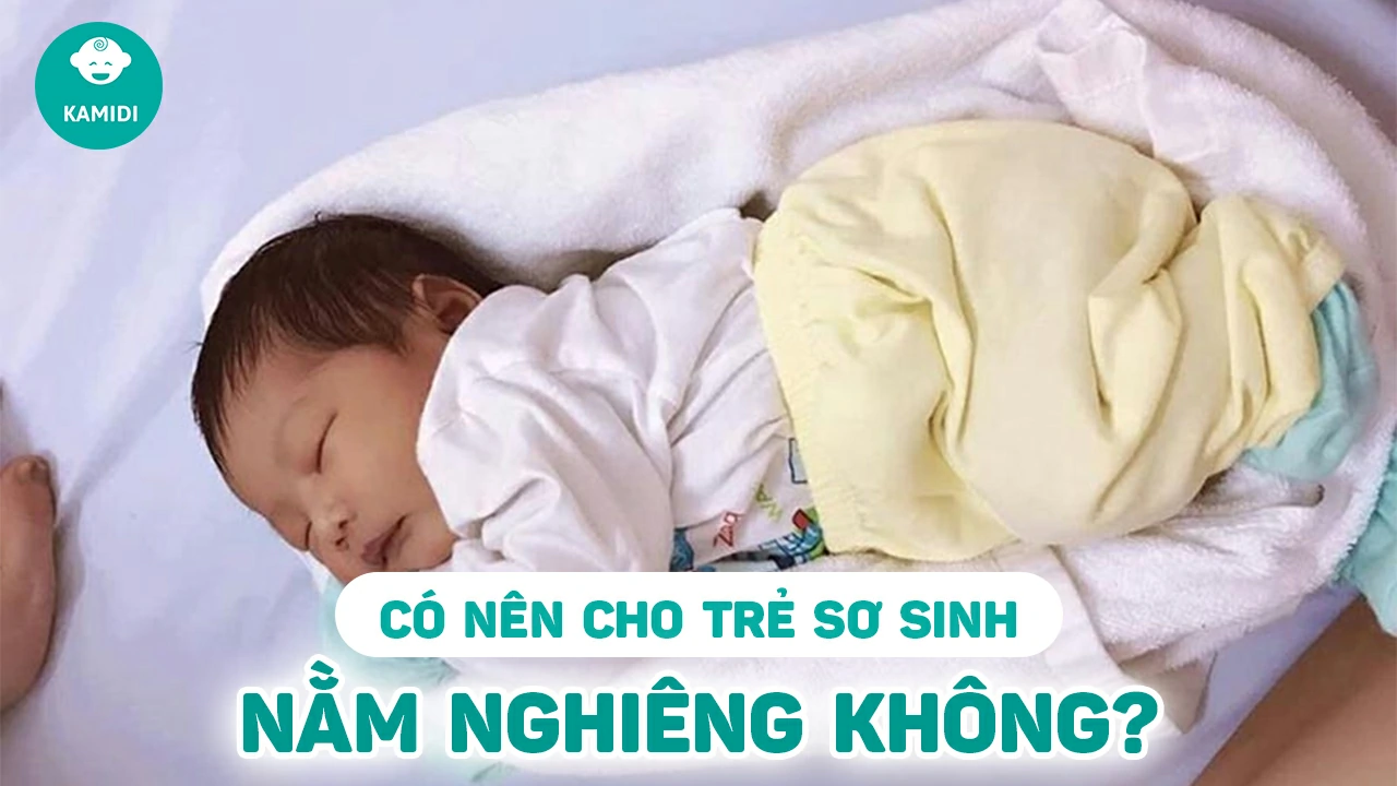 co-nen-cho-tre-so-sinh-nam-nghieng-khong