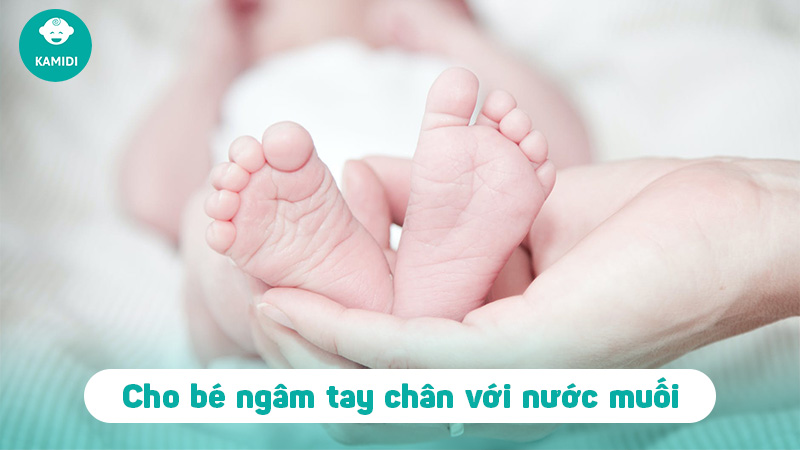 Trẻ sơ sinh ra mồ hôi tay chân có đáng lo không? 5 tre-so-sinh-ra-mo-hoi-tay-chan-4