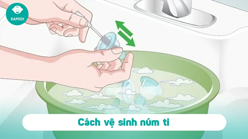 cach-ve-sinh-num-ti-cho-be-2