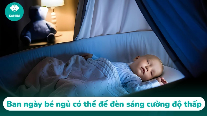 ban-ngay-co-nen-bat-den-cho-tre-so-sinh-2