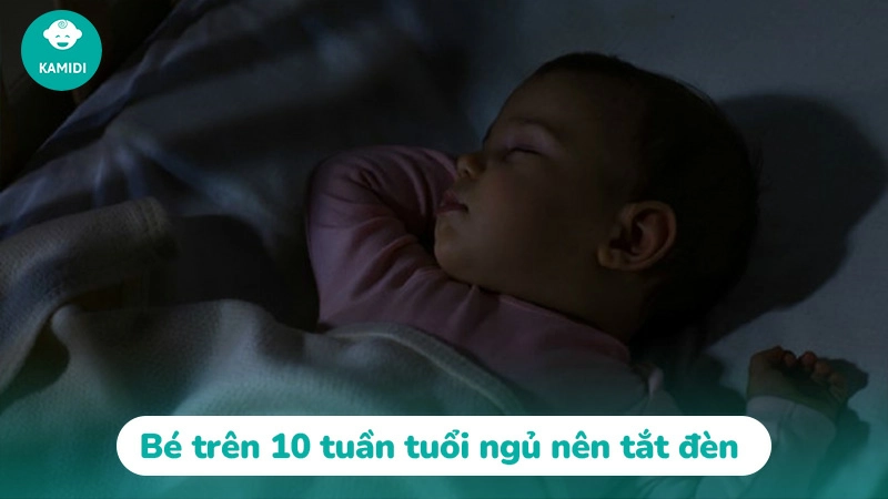 ban-ngay-co-nen-bat-den-cho-tre-so-sinh-3