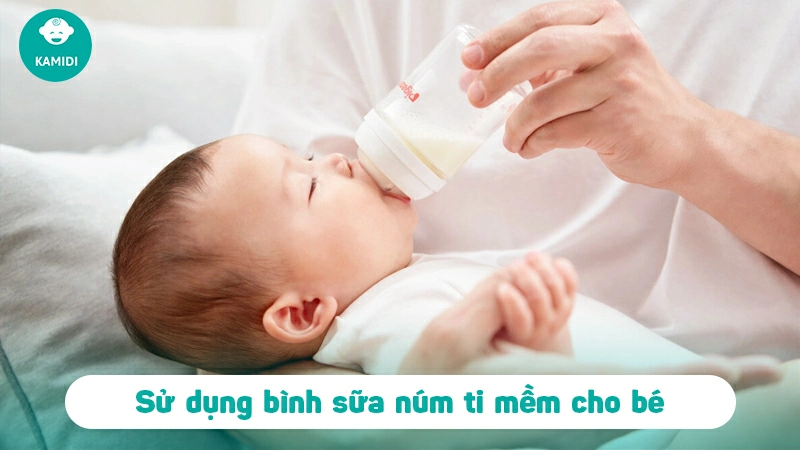 tre-5-thang-tuoi-luoi-bu-sua-phai-lam-sao-4