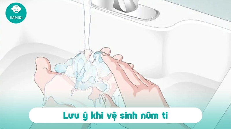 cach-ve-sinh-num-ti-cho-be-3