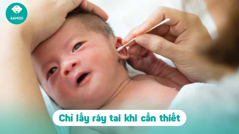 Có nên lấy ráy tai cho trẻ sơ sinh không? Lưu ý khi lấy ráy tai cho trẻ sơ sinh 4 co-nen-lay-ray-tai-cho-tre-so-sinh-khong-3