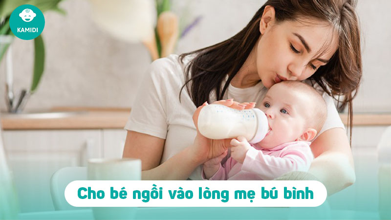 Có nên cho trẻ sơ sinh nằm bú bình? Gợi ý tư thế bú bình đúng cách 5 co-nen-cho-tre-so-sinh-nam-bu-binh-4