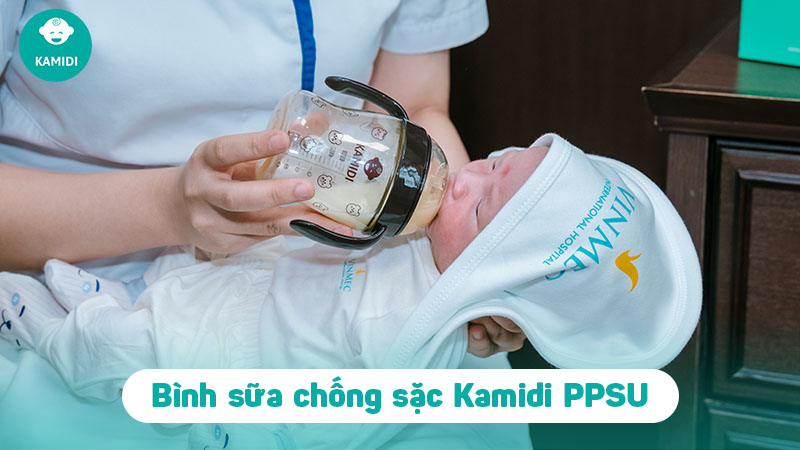 Có nên cho trẻ sơ sinh nằm bú bình? Gợi ý tư thế bú bình đúng cách 6 co-nen-cho-tre-so-sinh-nam-bu-binh-5