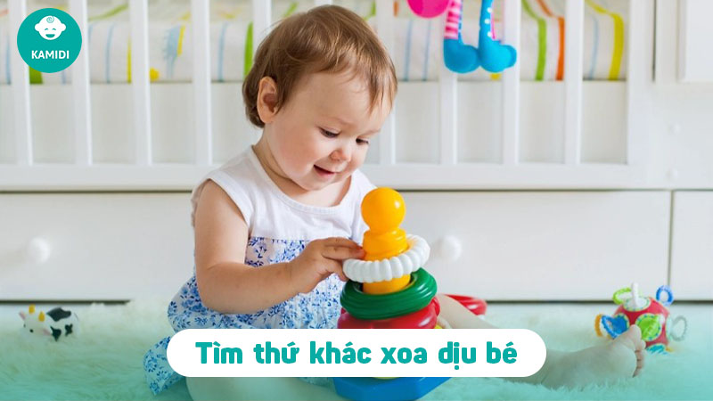 Khi nào nên cho bé ngừng sử dụng núm vú giả? Cách cai ti giả cho bé 4 num-vu-gia-3