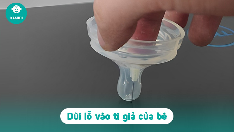 Khi nào nên cho bé ngừng sử dụng núm vú giả? Cách cai ti giả cho bé 5 num-vu-gia-4