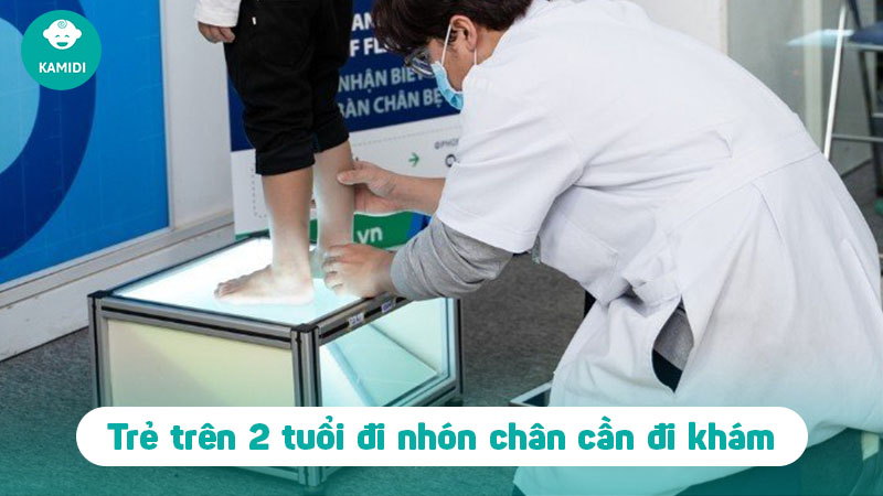 Trẻ đi nhón chân có bình thường không? Ba mẹ cần làm gì để khắc phục? 3 tre-di-nhon-chan-2