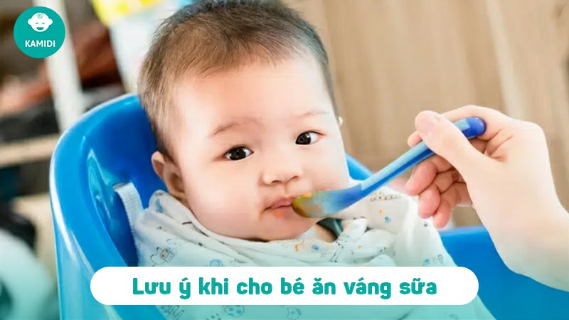 Trẻ mấy tháng ăn được váng sữa? Thời điểm ăn tốt nhất cho trẻ 4 tre-may-thang-an-duoc-vang-sua-3