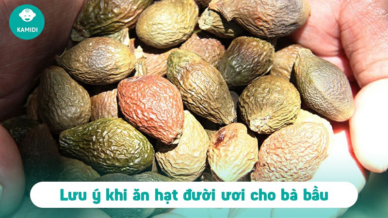 Bầu ăn hạt đười ươi được không? Mẹ bầu cần lưu ý gì khi ăn hạt đười ươi 6 tai-sao-tre-so-sinh-ngu-hay-ran-e-e-5