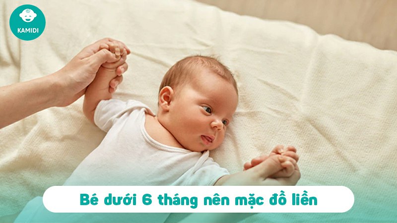 Trẻ sơ sinh nên mặc đồ liền hay đồ rời? Tìm hiểu ưu điểm từng loại 4 tre-so-sinh-nen-mac-do-lien-hay-do-roi-3