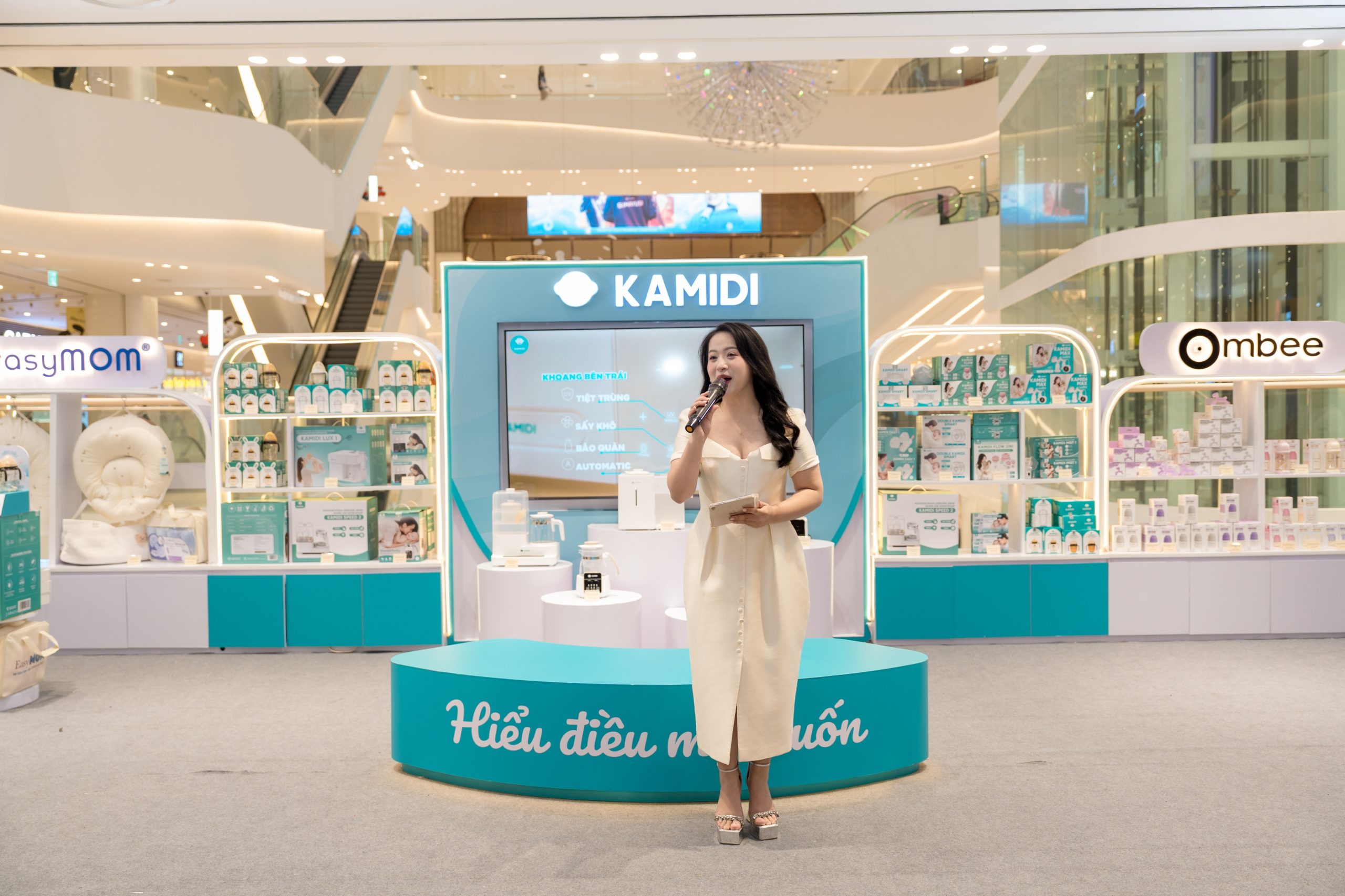 Gian hàng Kamidi nổi bật tại tầng 3 Lotte Mall West Lake Hanoi
