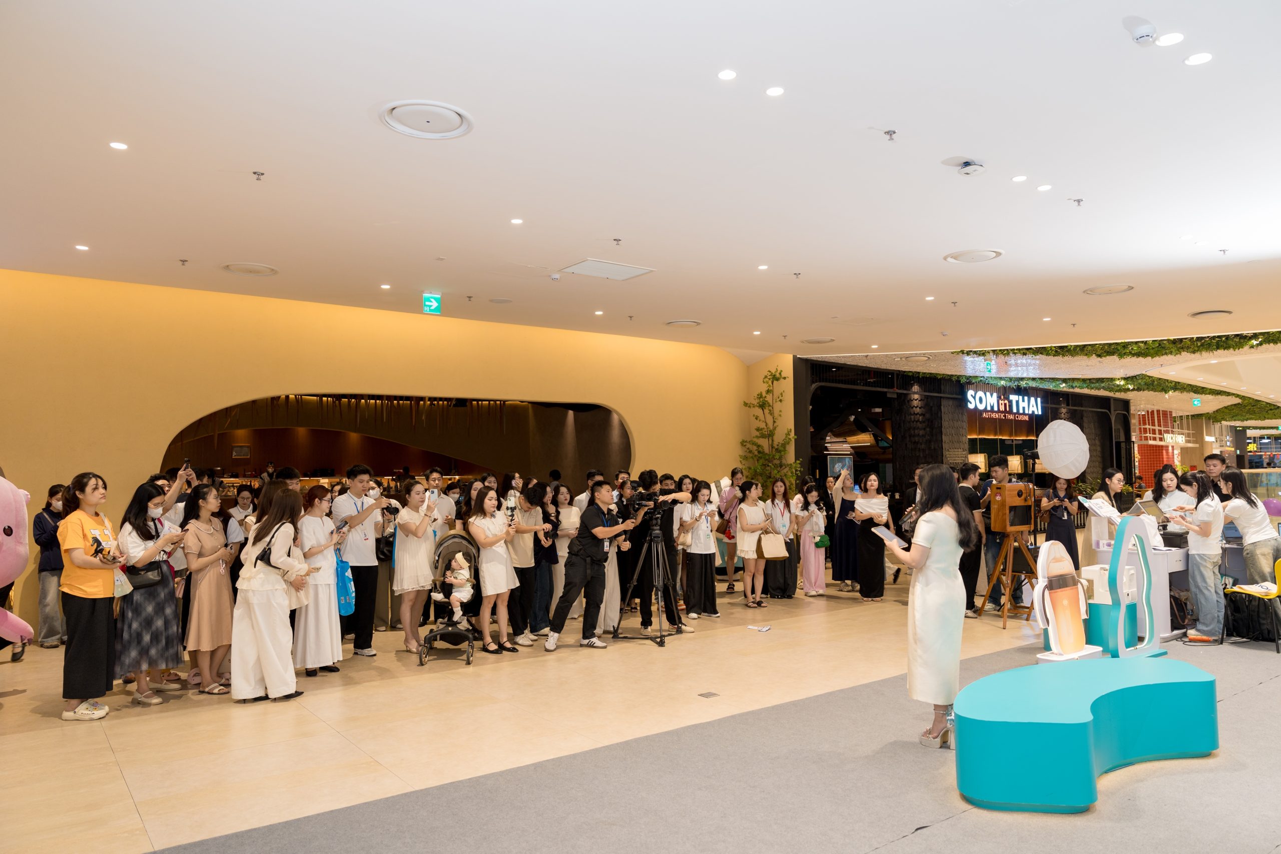 Nhìn lại không khí sôi động, náo nhiệt trong sự kiện khai trương Kamidi Store tại Lotte Mall Tây Hồ 7 LU 09432 scaled