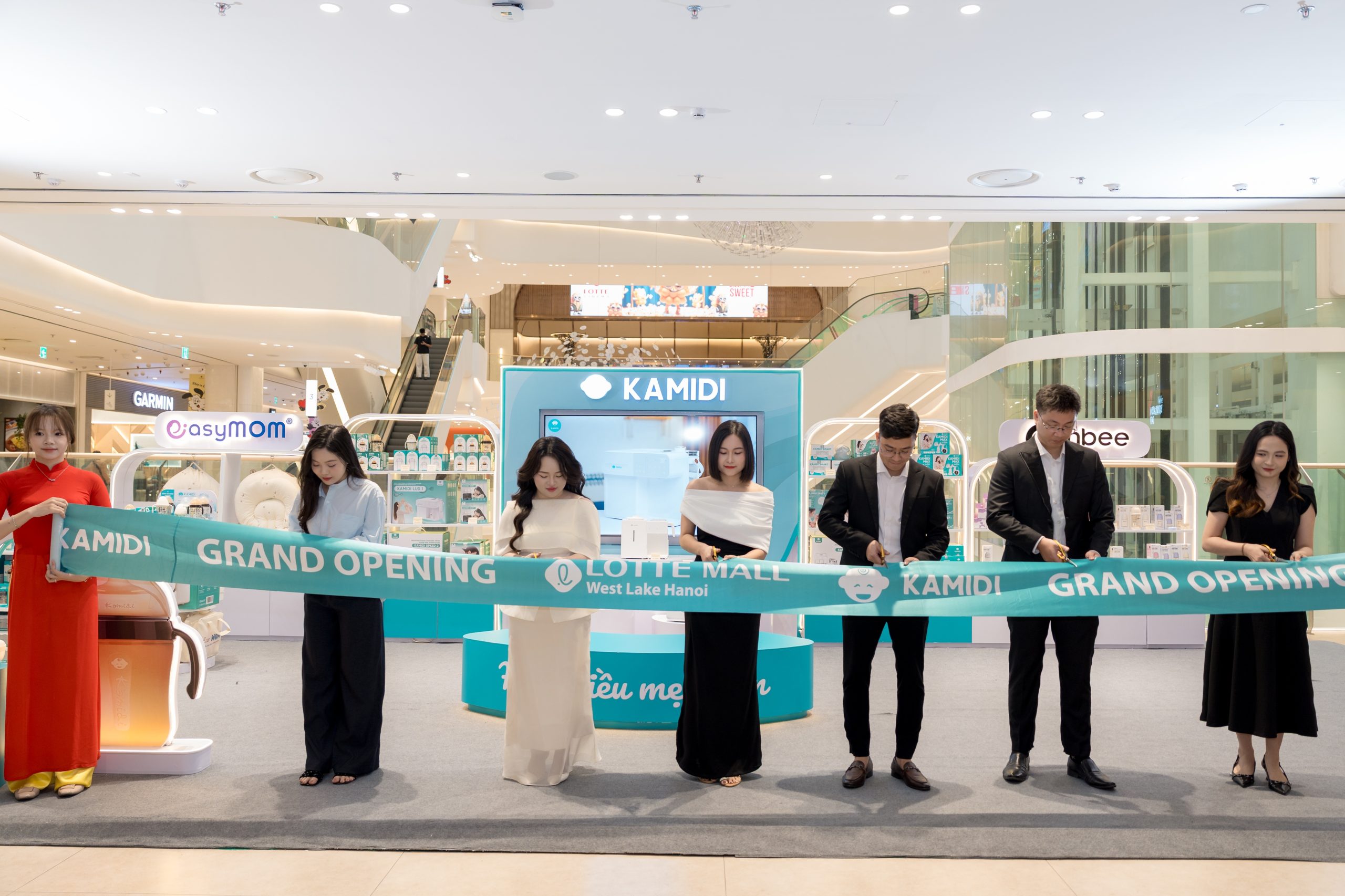 Nhìn lại không khí sôi động, náo nhiệt trong sự kiện khai trương Kamidi Store tại Lotte Mall Tây Hồ 6 LU 09477 scaled