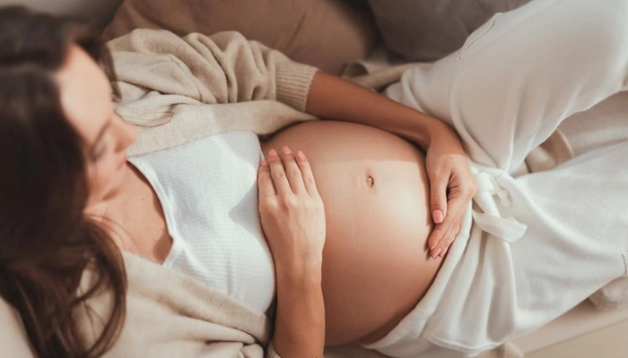 Nói chuyện với con trong bụng mẹ: 5 cách thai giáo bằng lời nói nhẹ nhàng, dễ thực hiện 3 Khi cảm thấy thoải mái, mẹ hoàn toàn có thể thủ thỉ với con từ sớm và duy trì thói quen này xuyên suốt thai kỳ.