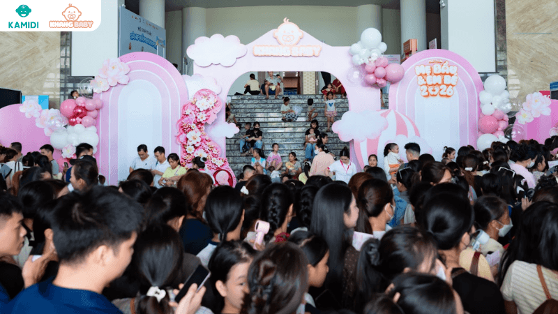 Kamidi x Khangbaby: Nhìn lại những khoảnh khắc đáng nhớ tại Festival Mẹ Bầu & Em Bé 2026 2 Cùng Kamidi nhìn lại những khoảnh khắc đáng nhớ tại Festival Mẹ Bầu & Em Bé 2026!